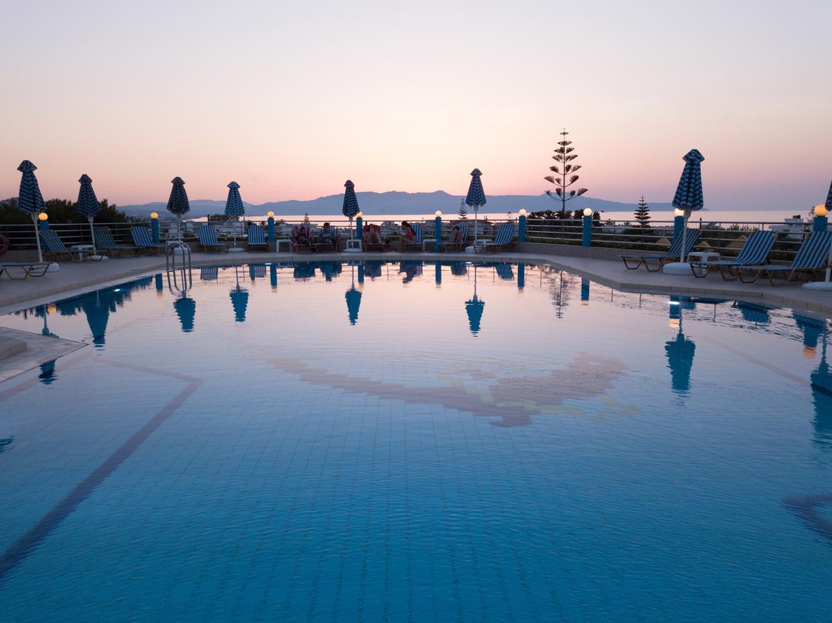 Hotel Mimoza Agia Marina  Exterior photo
